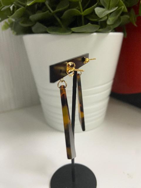 ハンドメイド アクリルパーツプレートのポストピアス ブラウンミックス(べっ甲) < 女性ファッション  ハンドメイド アクリルパーツプレートのポストピアス ブラウンミックス(べっ甲) < 女性ファッションの