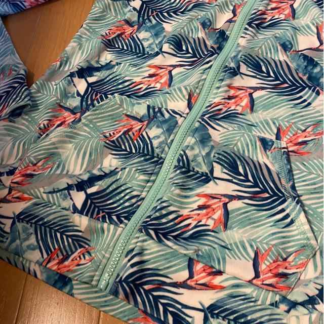 ラッシュガード/サイズL/トロピカル南国柄/海やプールや川遊びに水着の上に羽織って日焼け止めいらず日焼け防止♪ < 女性ファッション ラッシュガード/サイズL/トロピカル南国柄/海やプールや川遊びに水着の上に羽織って日焼け止めいらず日焼け防止♪ < 女性ファッションの