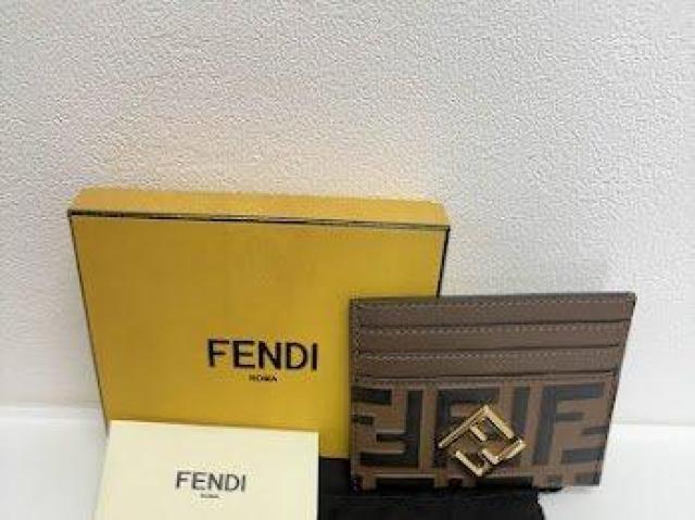 FENDI tFfB J[hP[X  FF_Ch uE fB[X  uh 