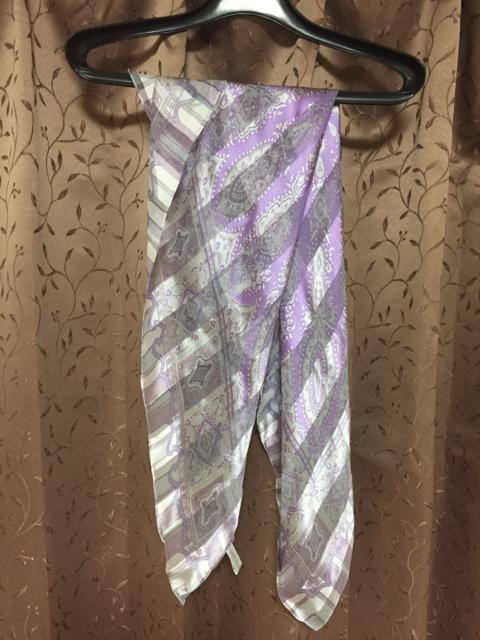 782.新品☆シルクスカーフ☆パープル系柄 < 女性ファッション  782.新品☆シルクスカーフ☆パープル系柄 < 女性ファッションの