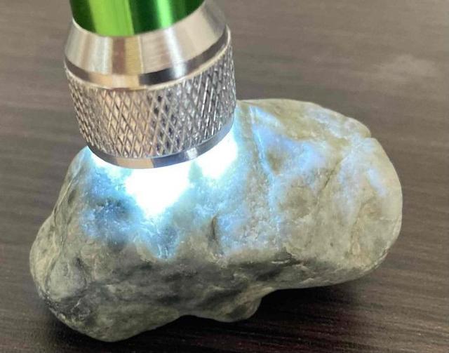 500円スタート!「お守り」や「ワイヤー作家」や「ジュエリー作家」の素材に阿波翡翠(ジェイド)原石 < インテリア/ライフ  500円スタート!「お守り」や「ワイヤー作家」や「ジュエリー作家」の素材に阿波翡翠(ジェイド)原石 < インテリア/ライフの