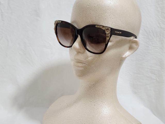 正規良 コーチ フラワー アイコンロゴ キャットアイ サングラス 茶 花アート フォックス型 フルフレーム ビッグレンズアイウェア < ブランド  正規良 コーチ フラワー アイコンロゴ キャットアイ サングラス 茶 花アート フォックス型 フルフレーム ビッグレンズアイウェア < ブランドの