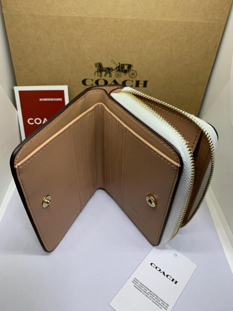 COACH コーチ CCB823  スヌーピープリントコーチ X ピーナッツコラボ エッセンシャル ビルフォールド ウォレット < ブランド  COACH コーチ CCB823  スヌーピープリントコーチ X ピーナッツコラボ エッセンシャル ビルフォールド ウォレット < ブランドの