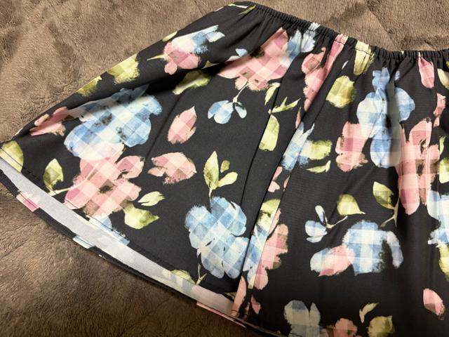 タンス整理品 衣類 おまとめOK ホームクリーニング済み 黒地パステルカラー ミニスカート ウエストゴム入り < 女性ファッション  タンス整理品 衣類 おまとめOK ホームクリーニング済み 黒地パステルカラー ミニスカート ウエストゴム入り < 女性ファッションの