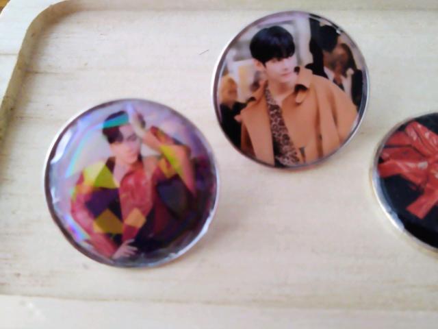 BTS V★キーホルダー&ピンバッジセット < タレントグッズ BTS V★キーホルダー&ピンバッジセット < タレントグッズの