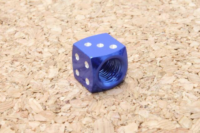 汎用エアバルブ キャップ ダイス型 サイコロ < 自動車/バイク 汎用エアバルブ キャップ ダイス型 サイコロ < 自動車/バイク