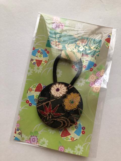 ハンドメイド ヘアゴム 特大 くるみボタン 和柄 絹 < 女性ファッション  ハンドメイド ヘアゴム 特大 くるみボタン 和柄 絹 < 女性ファッションの