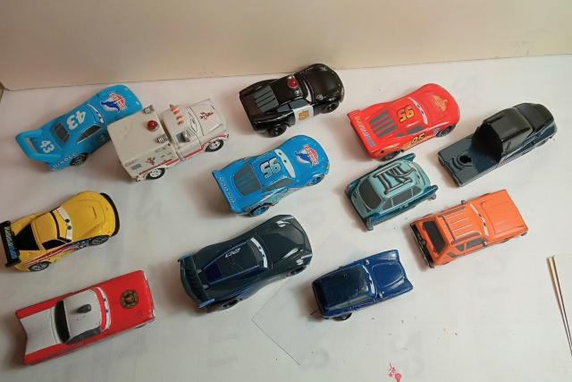 トミカディズニーカーズ 12台 < ホビー トミカディズニーカーズ 12台 < ホビーの