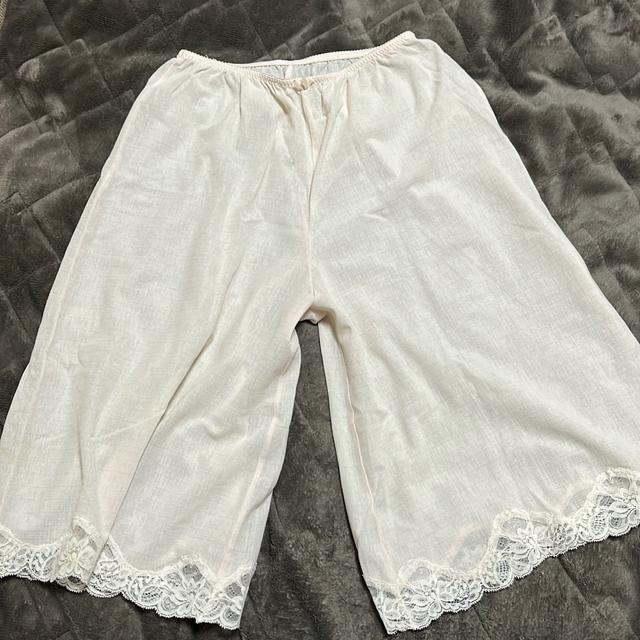 ☆☆☆タンス整理品 衣類 おまとめOK ホームクリーニング済み オフホワイト キュロット ペチパンツ < 女性ファッション  ☆☆☆タンス整理品 衣類 おまとめOK ホームクリーニング済み オフホワイト キュロット ペチパンツ  < 女性ファッションの