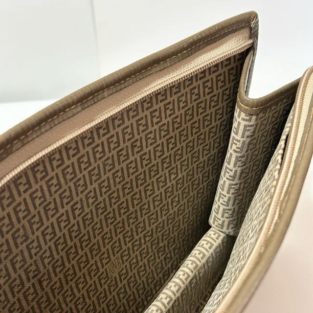 FENDI �t�F���f�B �Y�b�J�� �Y�b�L�[�m PVC ���U�[ �Z�J���h�o�b�O �N���b�`�o�b�O �����Y �u���E�� �� �u�����h�� 