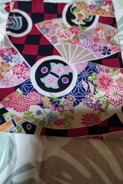 ★処分品新柄=黒赤市松模様×花扇子和柄ナナメ掛巾着袋 < キッズ/ベビー  ★処分品新柄=黒赤市松模様×花扇子和柄ナナメ掛巾着袋 < キッズ/ベビーの