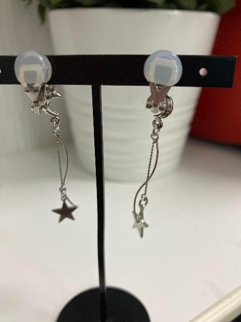 ハンドメイド 月のつなぎパーツと星のチャームを使用したイヤリング < 女性ファッション  ハンドメイド 月のつなぎパーツと星のチャームを使用したイヤリング < 女性ファッションの