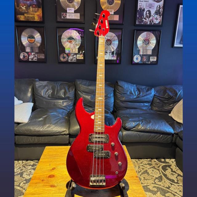 yr[EV[zYamaha g714h bass 