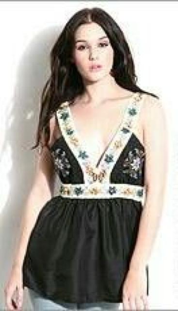 Meghan白黒カットソースパンコール刺繍バタフライブローチS〜M < 女性ファッション  Meghan白黒カットソースパンコール刺繍バタフライブローチS〜M < 女性ファッションの