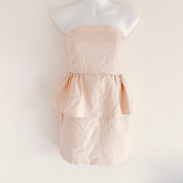 MercuryLuxベージュ総レースペプラムベアミニワンピースドレス < ブランド MercuryLuxベージュ総レースペプラムベアミニワンピースドレス < ブランドの