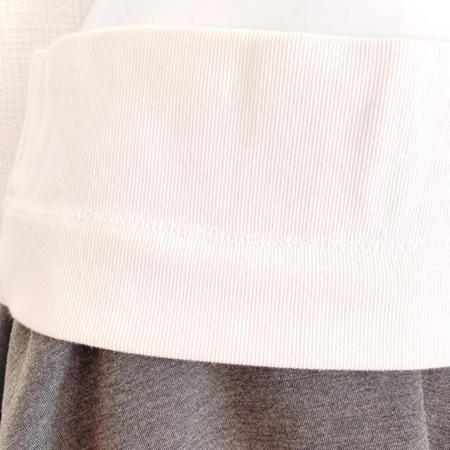 ZARAグレーホワイト白リブフレアミニスカートザラボンディング < ブランド ZARAグレーホワイト白リブフレアミニスカートザラボンディング < ブランドの