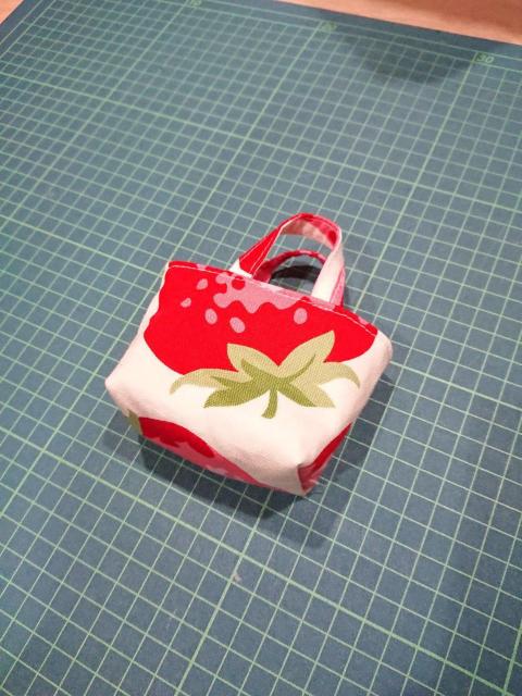 ハンドメイド 小物入れ(いちご@) < 女性ファッション  ハンドメイド 小物入れ(いちご@)  < 女性ファッションの