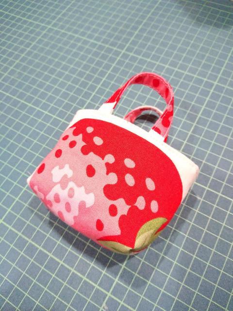 ハンドメイド 小物入れ(いちご@) < 女性ファッション  ハンドメイド 小物入れ(いちご@) < 女性ファッションの
