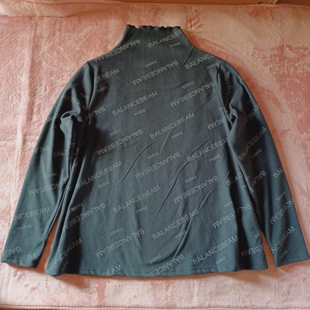 ★グレー斜め英文字ロゴプリント柄☆お洒落ふんわり柔らか軽量♪ゆったり楽チンAライン体型カバー♪暖か裏起毛長袖ハイネック指穴Tシャツ < 女性ファッション ★グレー斜め英文字ロゴプリント柄☆お洒落ふんわり柔らか軽量♪ゆったり楽チンAライン体型カバー♪暖か裏起毛長袖ハイネック指穴Tシャツ < 女性ファッションの