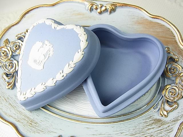 500円スタ★正規品 美品 WEDGWOOD ウェッジウッド ジャスパーウェア ハート形 小物入れ イングランド製 < インテリア/ライフ 500円スタ★正規品 美品 WEDGWOOD ウェッジウッド ジャスパーウェア ハート形 小物入れ イングランド製 < インテリア/ライフの