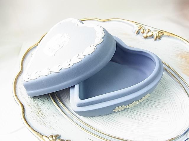 500円スタ★正規品 美品 WEDGWOOD ウェッジウッド ジャスパーウェア ハート形 小物入れ イングランド製 < インテリア/ライフ 500円スタ★正規品 美品 WEDGWOOD ウェッジウッド ジャスパーウェア ハート形 小物入れ イングランド製 < インテリア/ライフの