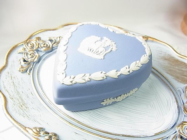 500円スタ★正規品 美品 WEDGWOOD ウェッジウッド ジャスパーウェア ハート形 小物入れ イングランド製 < インテリア/ライフ 500円スタ★正規品 美品 WEDGWOOD ウェッジウッド ジャスパーウェア ハート形 小物入れ イングランド製 < インテリア/ライフの