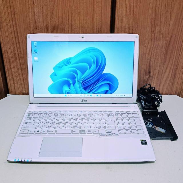 FUJITSU LIFEBOOK Corei5 ������16GB SSD500GB �m�[�g�p�\�R�� Web�J���� Windows11 �� PC�{��/���Ӌ@��� 