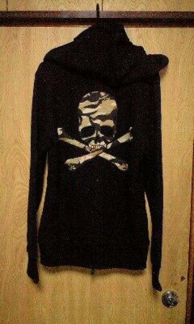 新品ROENロエン カモフラ柄ハートスカルワッペンジップアップパーカー 46 < ブランド  新品ROENロエン カモフラ柄ハートスカルワッペンジップアップパーカー 46  < ブランドの