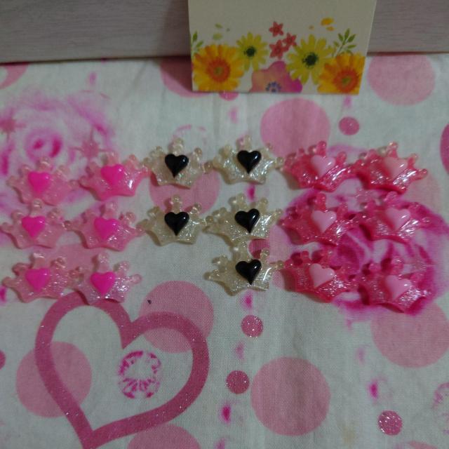 ぷっくりラメ王冠3色17個(画像のまま)クラウンパーツ < 香水/コスメ/ネイル  ぷっくりラメ王冠3色17個(画像のまま)クラウンパーツ  < 香水/コスメ/ネイルの