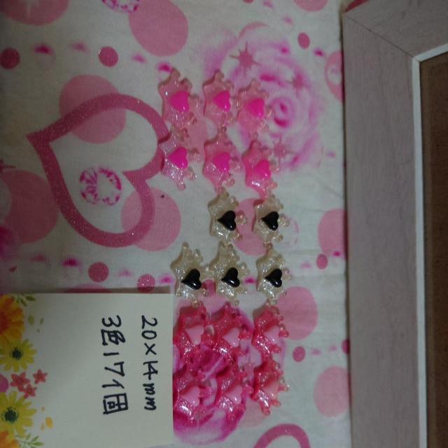 ぷっくりラメ王冠3色17個(画像のまま)クラウンパーツ < 香水/コスメ/ネイル  ぷっくりラメ王冠3色17個(画像のまま)クラウンパーツ < 香水/コスメ/ネイルの