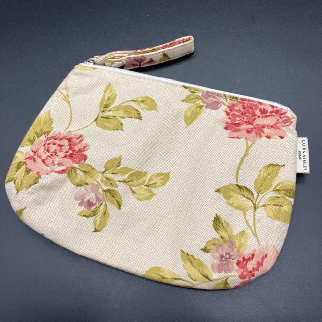  LAURA ASHLEY [AVC |[`  uh 