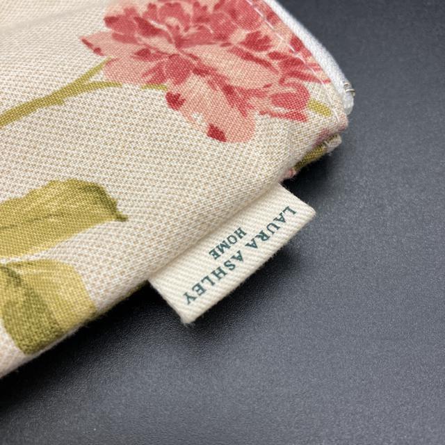  LAURA ASHLEY [AVC |[`  uh 