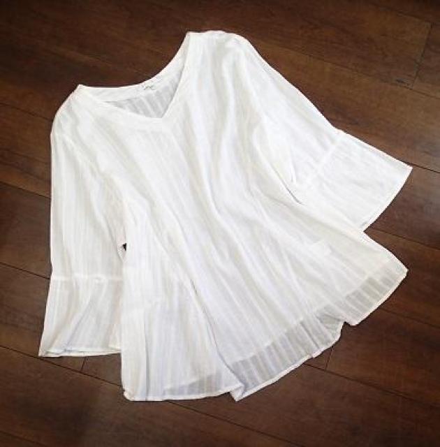 ◇ON LOVE OFF/スリット糸入りストライプ柄 ゆるふわ プルオーバーブラウス ケープスリーブ/ホワイト/大きいサイズ4L < 女性ファッション  ◇ON LOVE OFF/スリット糸入りストライプ柄 ゆるふわ プルオーバーブラウス ケープスリーブ/ホワイト/大きいサイズ4L  < 女性ファッションの