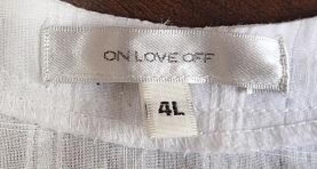 ◇ON LOVE OFF/スリット糸入りストライプ柄 ゆるふわ プルオーバーブラウス ケープスリーブ/ホワイト/大きいサイズ4L < 女性ファッション  ◇ON LOVE OFF/スリット糸入りストライプ柄 ゆるふわ プルオーバーブラウス ケープスリーブ/ホワイト/大きいサイズ4L < 女性ファッションの