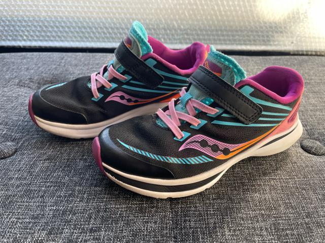 キッズ Saucony サッカニー KINVARA12 ブラック/ピンク/ブルー/オレンジ スニーカー 17.5cm ランニング < キッズ/ベビー キッズ Saucony サッカニー KINVARA12 ブラック/ピンク/ブルー/オレンジ スニーカー 17.5cm ランニング < キッズ/ベビーの