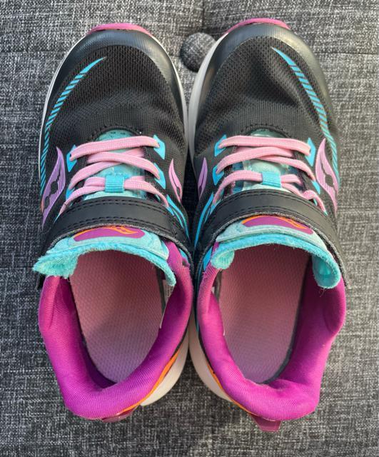 キッズ Saucony サッカニー KINVARA12 ブラック/ピンク/ブルー/オレンジ スニーカー 17.5cm ランニング < キッズ/ベビー キッズ Saucony サッカニー KINVARA12 ブラック/ピンク/ブルー/オレンジ スニーカー 17.5cm ランニング < キッズ/ベビーの