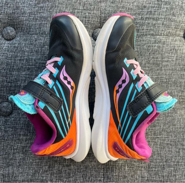 キッズ Saucony サッカニー KINVARA12 ブラック/ピンク/ブルー/オレンジ スニーカー 17.5cm ランニング < キッズ/ベビー キッズ Saucony サッカニー KINVARA12 ブラック/ピンク/ブルー/オレンジ スニーカー 17.5cm ランニング < キッズ/ベビーの