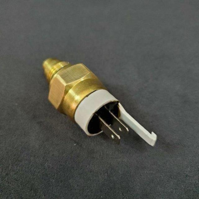 ラジエーターファン 水温センサー サーモスイッチ バリオス バリ < 自動車/バイク ラジエーターファン 水温センサー サーモスイッチ バリオス バリ < 自動車/バイク