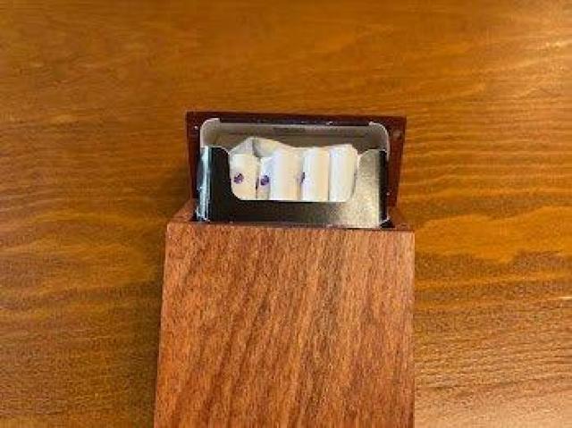 マグネット付き 木製 シガレット タバコ ケース ダーク ブラウン < 男性ファッション マグネット付き 木製 シガレット タバコ ケース ダーク ブラウン < 男性ファッションの