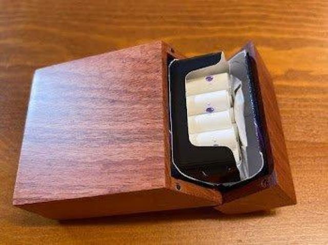 マグネット付き 木製 シガレット タバコ ケース ダーク ブラウン < 男性ファッション マグネット付き 木製 シガレット タバコ ケース ダーク ブラウン < 男性ファッションの