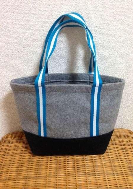 ハンドメイド◆2トーン フェルト トートバッグ◆ターコイズ調モチーフチェーン < 女性ファッション  ハンドメイド◆2トーン フェルト トートバッグ◆ターコイズ調モチーフチェーン < 女性ファッションの