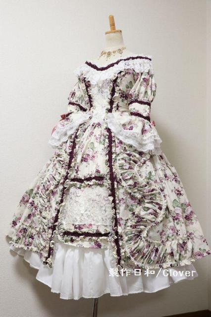 紫薔薇柄オフショルミドル丈 XS〜Sサイズ < 女性ファッション 紫薔薇柄オフショルミドル丈 XS〜Sサイズ < 女性ファッションの