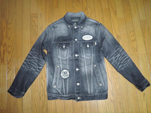 新品 ROUGH AND RUGGED ラフアンドラゲッド ウオッシュ加工 デニム ジャケット 2 黒 ワッペン スカル < 男性ファッション  新品 ROUGH AND RUGGED ラフアンドラゲッド ウオッシュ加工 デニム ジャケット 2 黒 ワッペン スカル < 男性ファッションの