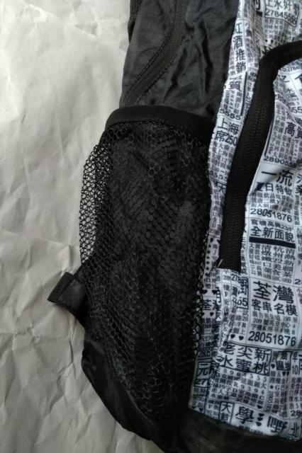 住好的 香港 G.O.D.'Newspaper' Foldable Backpack『新聞』折りたたみ式バックパック リュック < レジャー/スポーツ 住好的 香港 G.O.D.'Newspaper' Foldable Backpack『新聞』折りたたみ式バックパック リュック < レジャー/スポーツの