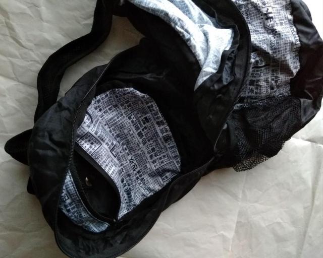 住好的 香港 G.O.D.'Newspaper' Foldable Backpack『新聞』折りたたみ式バックパック リュック < レジャー/スポーツ 住好的 香港 G.O.D.'Newspaper' Foldable Backpack『新聞』折りたたみ式バックパック リュック < レジャー/スポーツの