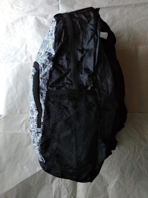 住好的 香港 G.O.D.'Newspaper' Foldable Backpack『新聞』折りたたみ式バックパック リュック < レジャー/スポーツ 住好的 香港 G.O.D.'Newspaper' Foldable Backpack『新聞』折りたたみ式バックパック リュック < レジャー/スポーツの