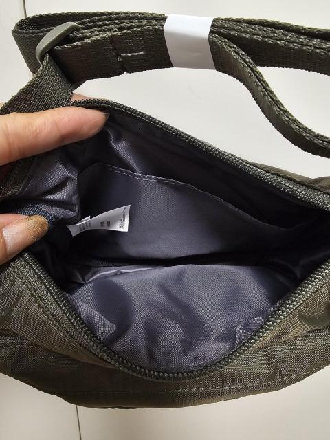 【新品】 UNIQLO マルチポケットミニバッグ カーキ < ブランド 【新品】 UNIQLO マルチポケットミニバッグ カーキ < ブランドの
