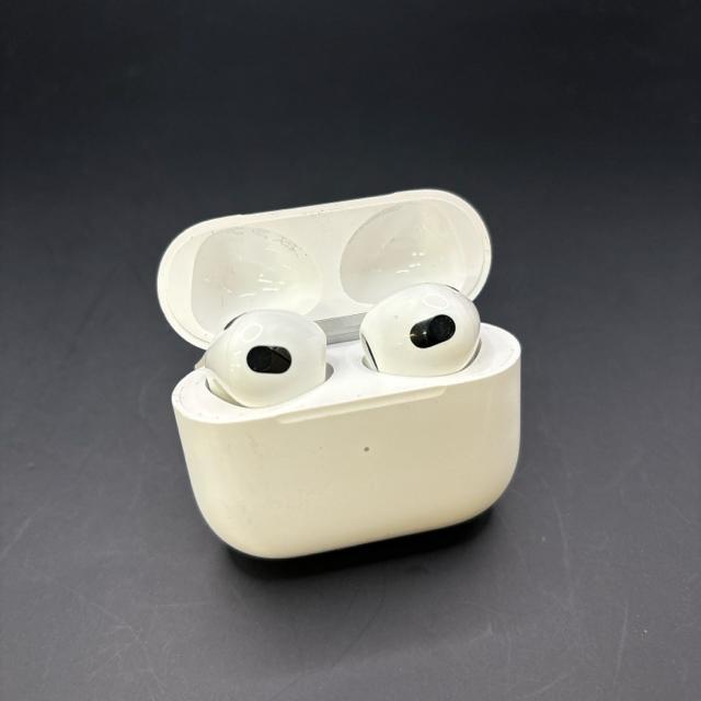 即決 Apple アップル AirPods 第三世代 ワイヤレスイヤホン < 家電/AV  即決 Apple アップル AirPods 第三世代 ワイヤレスイヤホン < 家電/AVの