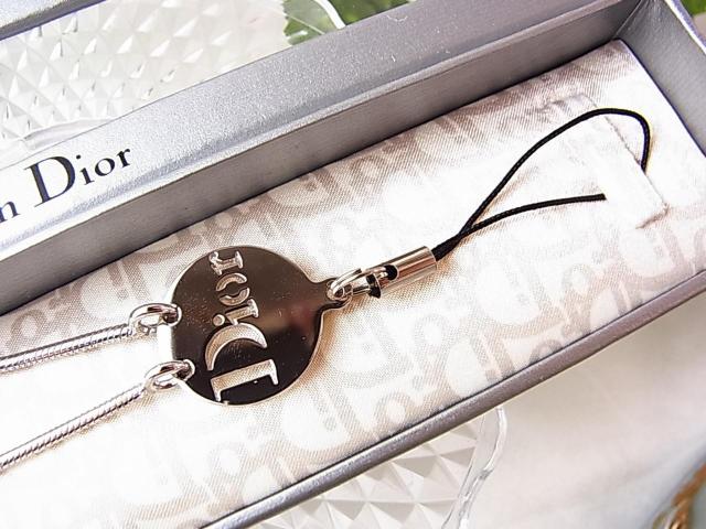 500円スタ★正規未使用 Christian Diorクリスチャンディオール ロゴ携帯ストラップ/チャーム 型番D12921 箱付 < ブランド 500円スタ★正規未使用 Christian Diorクリスチャンディオール ロゴ携帯ストラップ/チャーム 型番D12921 箱付 < ブランドの