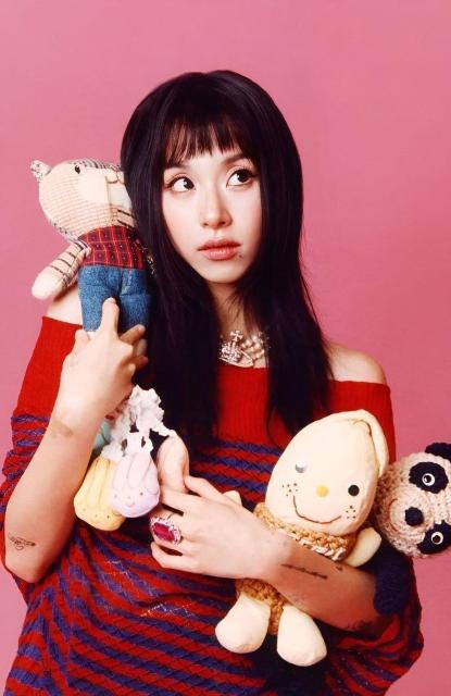 TWICE CHAEYOUNG �`�F���� �L�[�z���_�[�@���b�h �� �^�����g�O�b�Y�� 